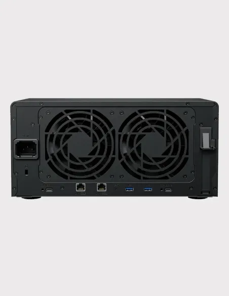 Synology DS1825+ vue arrière avec ports USB-C, PCIe et ventilateurs, extension DX525 compatible
